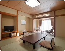 写真：［禁煙］和室渓谷側10畳（3階～5階）