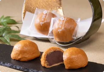 写真：あさや特製温泉饅頭