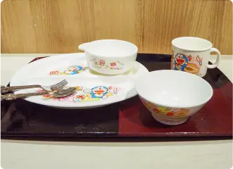 写真：お子様用食器・椅子